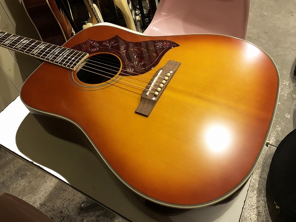 Epiphone Masterbuilt Inspired by Gibson Hummingbird Aged Cherry  