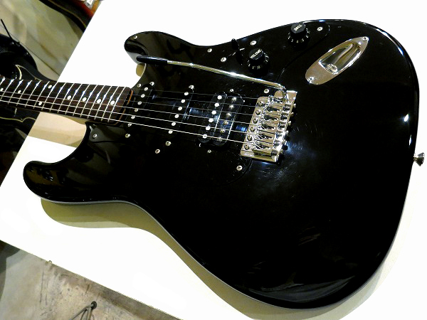 Fender Japan 1984-1987年製 Eシリアル Boxer Series ST-456 Black - Teenarama! Used  Guitar and Pop'n'Roll Bar - 中古ギター・ベース・アンプ・エフェクター / 中古楽器販売・買取 / カフェ・バー /  POWERPOP / ROCK'N'ROLL / PUNK
