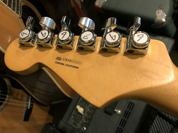 Fender USA 年製 American Ultra Stratocaster Arctic Pearl